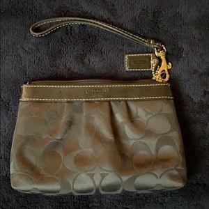 EUC 😍Coach black wristlet
